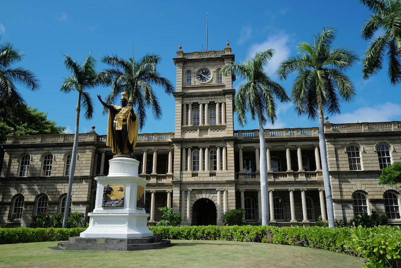 Historic courthouse building in Hawaii with King Kamehameha statue